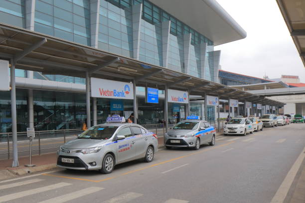 호치민 공항에서 시내로 이동하는 여행자 이미지